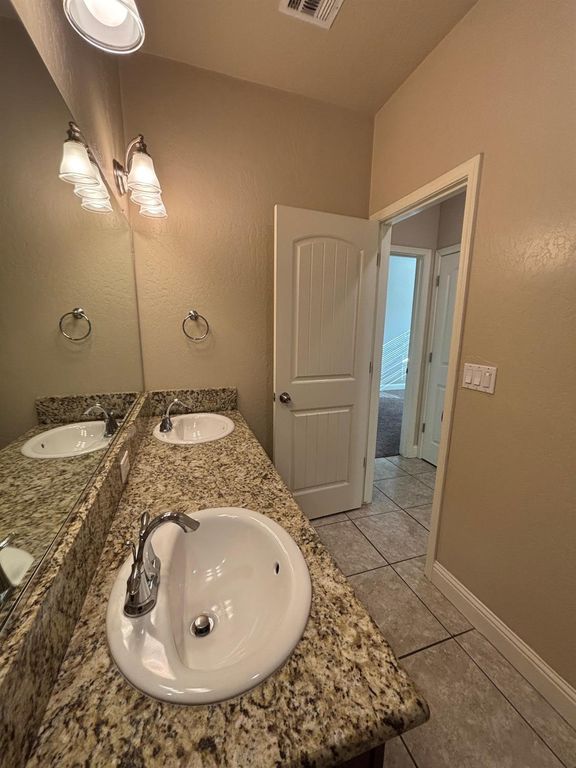 Image 13 of property listing at 6248 E Farrin Avenue, Fresno, CA 93727