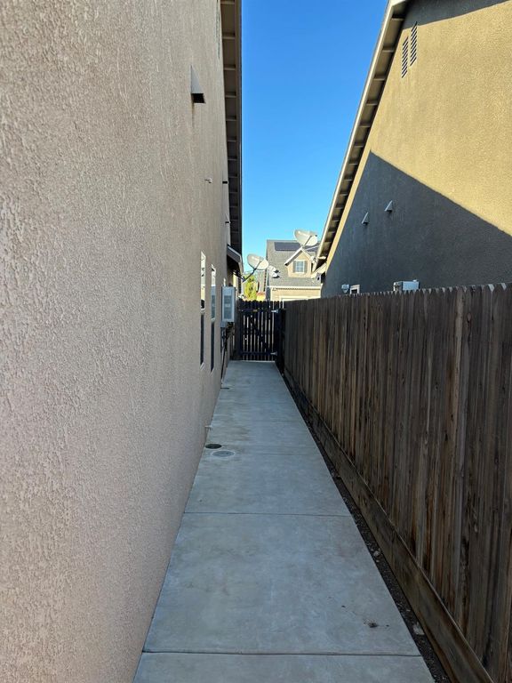 Image 28 of property listing at 6248 E Farrin Avenue, Fresno, CA 93727