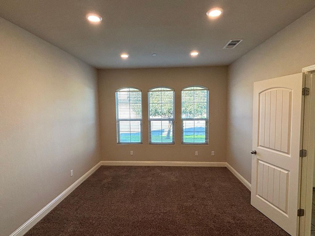 Image 7 of property listing at 6248 E Farrin Avenue, Fresno, CA 93727