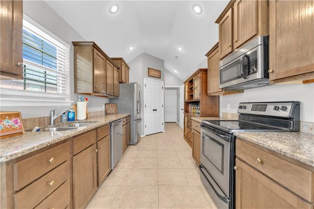 402 W Worchester, Siloam Springs, AR 72761
