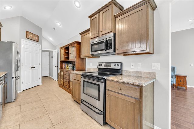 402 W Worchester, Siloam Springs, AR 72761