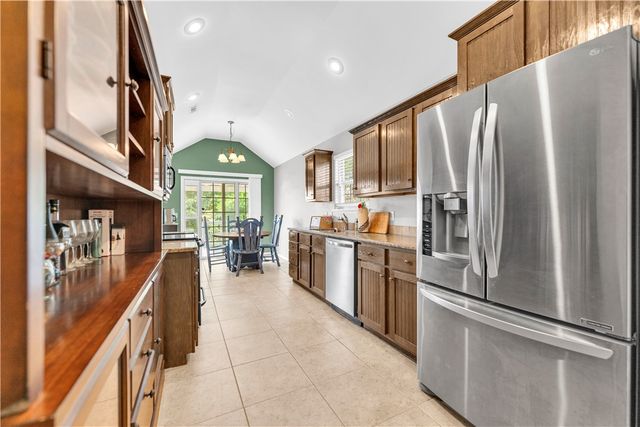 402 W Worchester, Siloam Springs, AR 72761