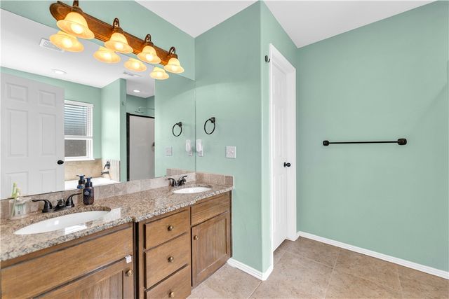 402 W Worchester, Siloam Springs, AR 72761