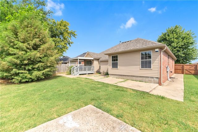 402 W Worchester, Siloam Springs, AR 72761