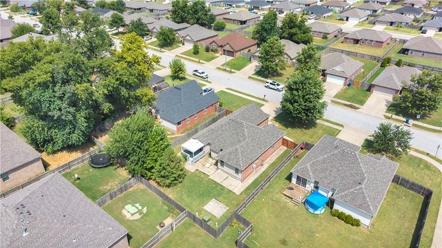 402 W Worchester, Siloam Springs, AR 72761