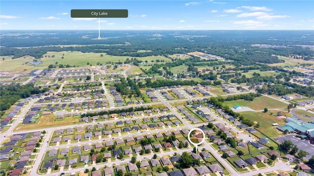 402 W Worchester, Siloam Springs, AR 72761