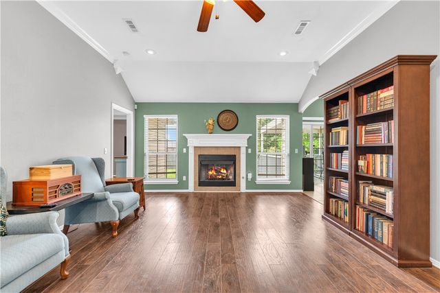 402 W Worchester, Siloam Springs, AR 72761