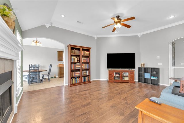 402 W Worchester, Siloam Springs, AR 72761