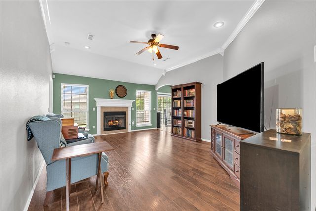 402 W Worchester, Siloam Springs, AR 72761