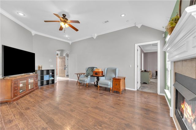 402 W Worchester, Siloam Springs, AR 72761