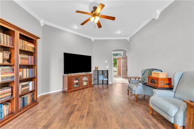 402 W Worchester, Siloam Springs, AR 72761