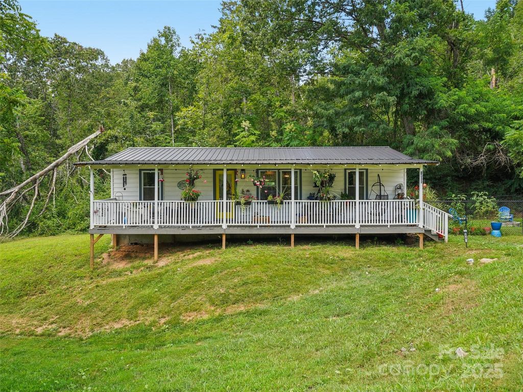 16 Collins Mountain Drive, Asheville, NC 28804