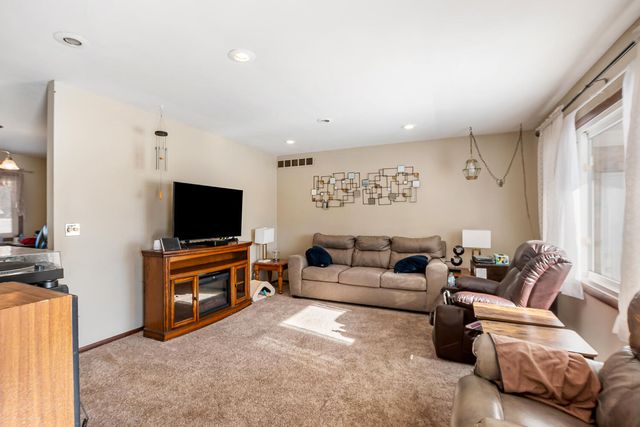 1749 Green Meadow Lane, Chesterton, IN 46304