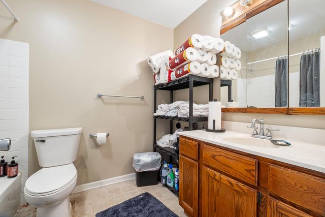 1749 Green Meadow Lane, Chesterton, IN 46304