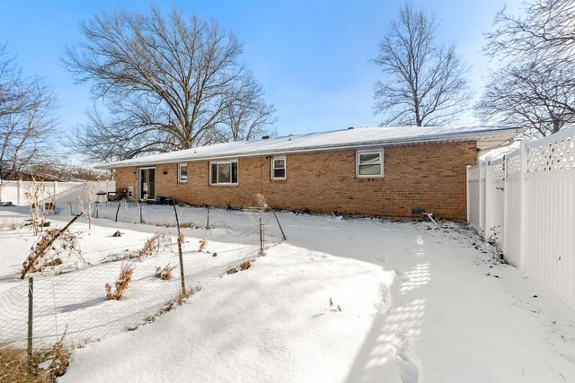 1749 Green Meadow Lane, Chesterton, IN 46304