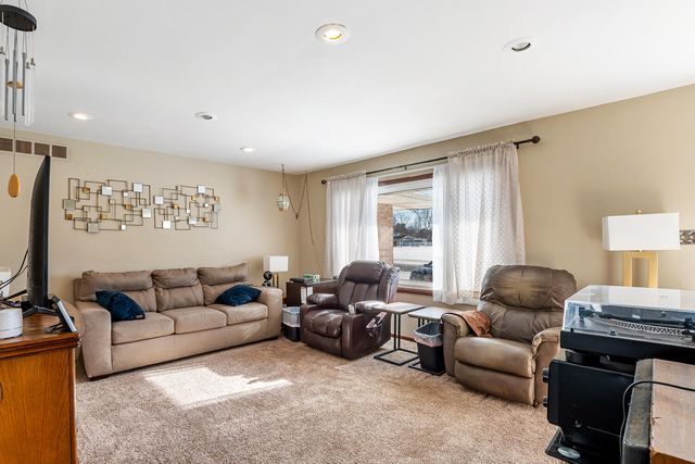 1749 Green Meadow Lane, Chesterton, IN 46304