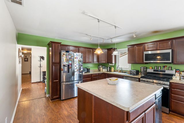 1749 Green Meadow Lane, Chesterton, IN 46304