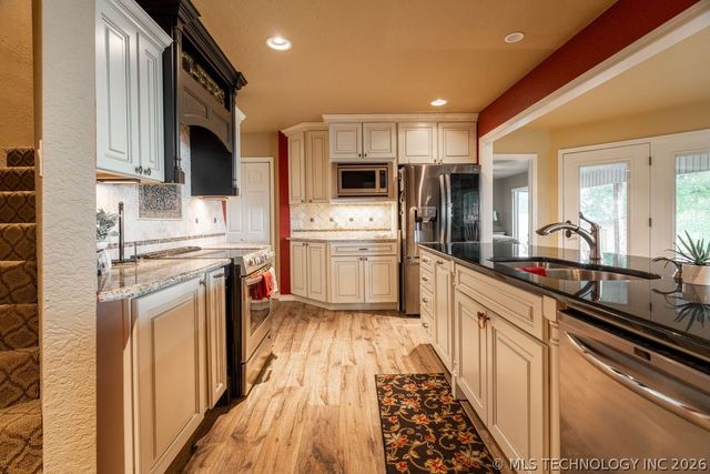 14235 Bois Darc, Kingston, OK 73439