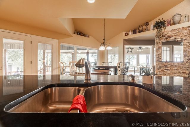 14235 Bois Darc, Kingston, OK 73439