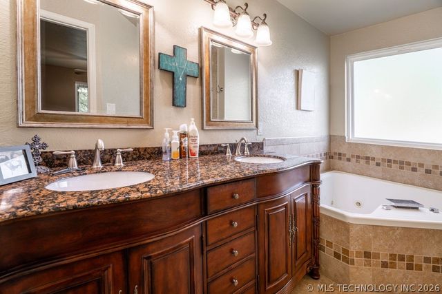 14235 Bois Darc, Kingston, OK 73439