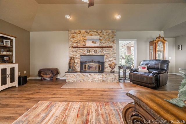 14235 Bois Darc, Kingston, OK 73439