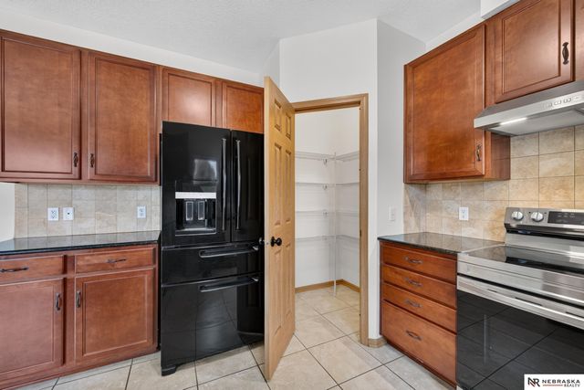 14601 Hartman Avenue, Omaha, NE 68116