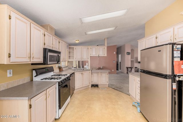 8230 E CORALBELL Circle, Mesa, AZ 85208