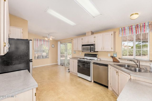 8230 E CORALBELL Circle, Mesa, AZ 85208