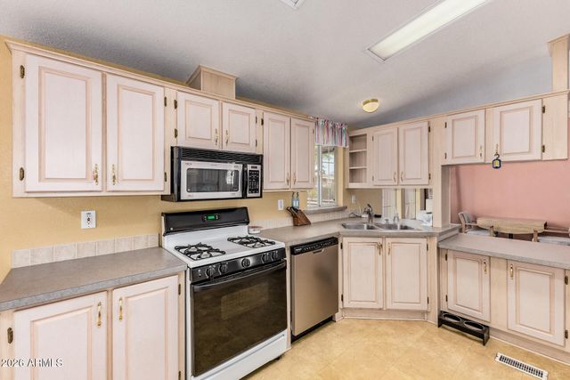 8230 E CORALBELL Circle, Mesa, AZ 85208