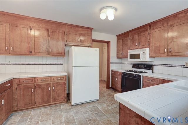 9357 Charter Crossing Dr, Mechanicsville, VA 23116