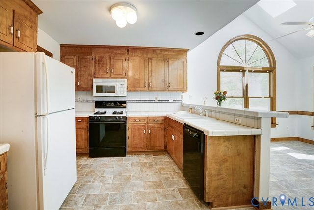9357 Charter Crossing Dr, Mechanicsville, VA 23116