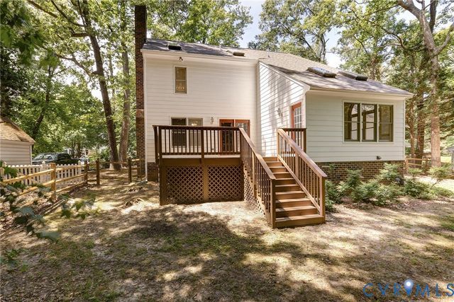 9357 Charter Crossing Dr, Mechanicsville, VA 23116