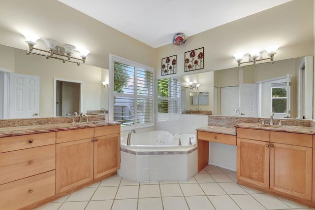 6172 Oak Bluff Way, Lake Worth, FL 33467