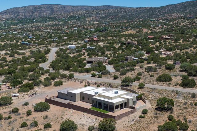 13 Quail Meadow Road, Placitas, NM 87043