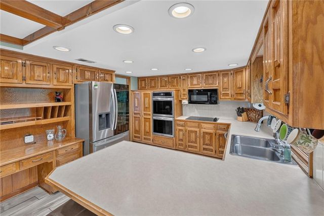 5129 NW Walden Drive, Kansas City, MO 64151