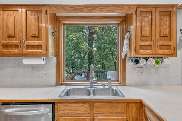 5129 NW Walden Drive, Kansas City, MO 64151