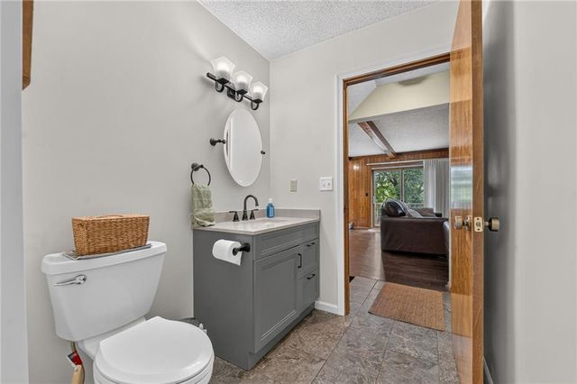 5129 NW Walden Drive, Kansas City, MO 64151