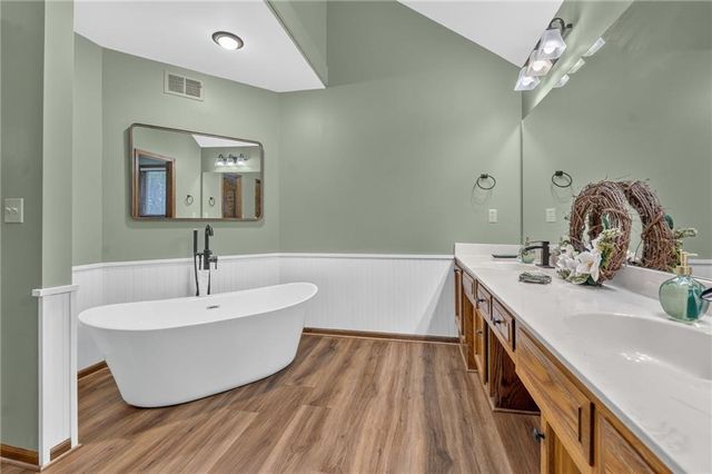 5129 NW Walden Drive, Kansas City, MO 64151