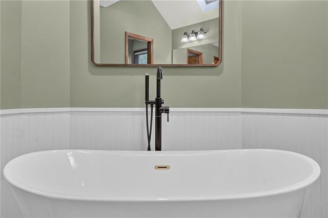 5129 NW Walden Drive, Kansas City, MO 64151