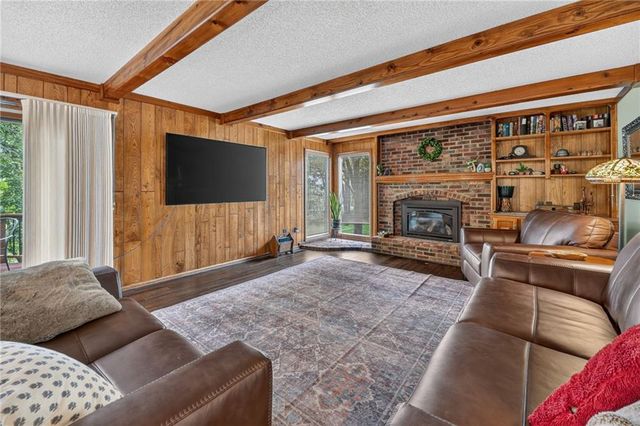 5129 NW Walden Drive, Kansas City, MO 64151