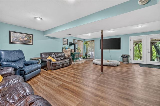 5129 NW Walden Drive, Kansas City, MO 64151