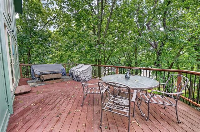 5129 NW Walden Drive, Kansas City, MO 64151