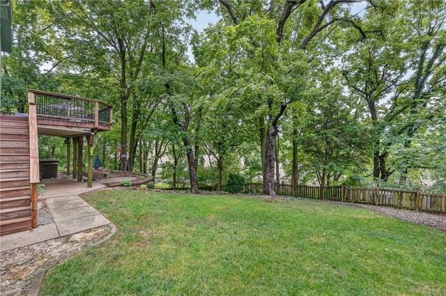 5129 NW Walden Drive, Kansas City, MO 64151
