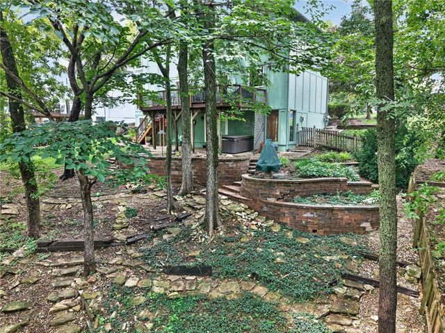 5129 NW Walden Drive, Kansas City, MO 64151