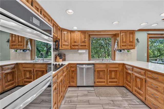 5129 NW Walden Drive, Kansas City, MO 64151