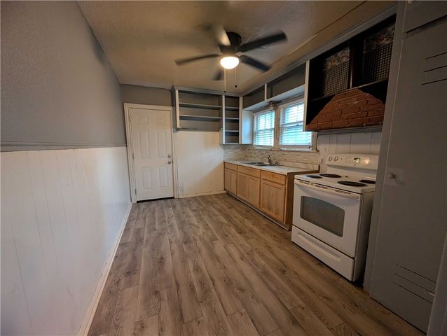 225 Glendale Dr, Corpus Christi, TX 78404