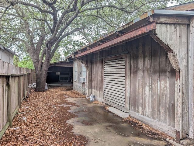 225 Glendale Dr, Corpus Christi, TX 78404