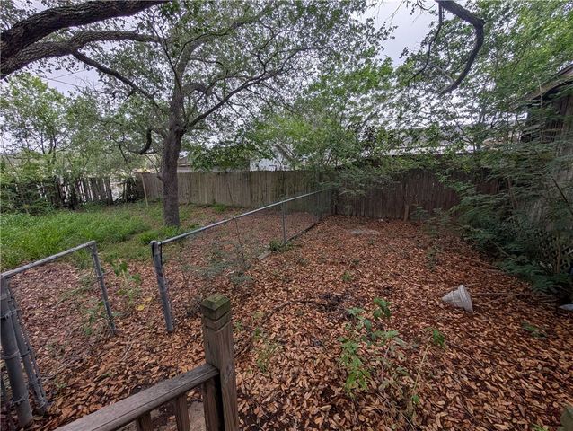 225 Glendale Dr, Corpus Christi, TX 78404