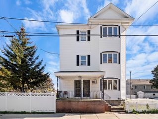 306 Mott St, Fall River, MA 02721