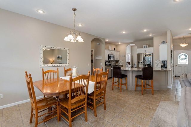 5723 S Parkhill Avenue, Springfield, MO 65810